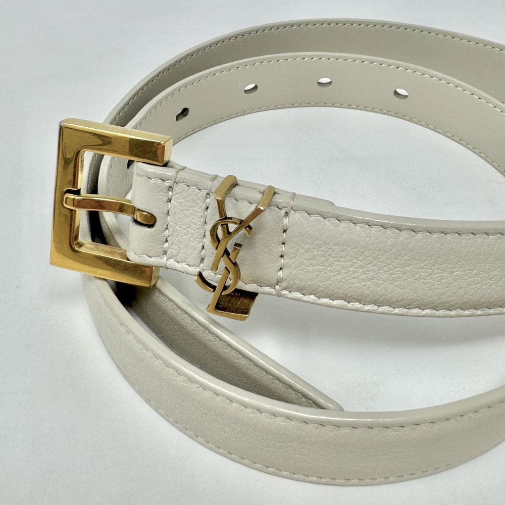 Pre-loved SAINT LAURENT CASSANDRE THIN BELT 2cm
BLANC VINTAGE / White size 70cm